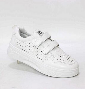 Кросівки білі з перфорацією