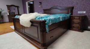 Дубове класичне ліжко Преміум з висувними шухлядами