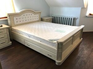 Біле дубове ліжко Преміум з висувними шухлядами