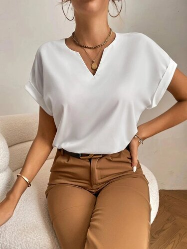 Жіноча блузка з вирізом та коротким рукавом "Fly" оптом | Норма і батал Білий, 46-48