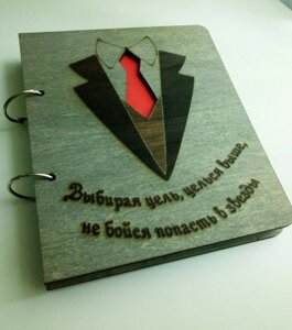 Дерев'яний блокнот "Костюм з краваткою"на кільцях з ручкою), щоденник з дерева