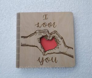 Дерев'яний фотоальбом Любов LOVE, серце в руках, романтичний подарунок коханої, улюбленому