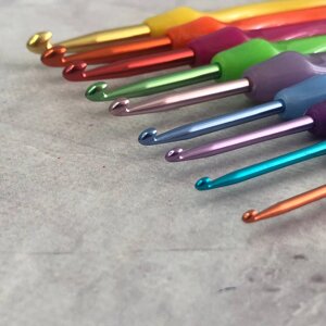 Набір алюмінієвих гачків для в'язання з анатомічною ручкою 9 шт (2-6мм)