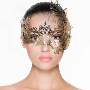 Венеціанська маска із завитками металева, з камінням, золотистого кольору