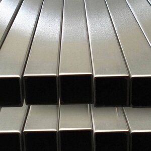 Труба нержавіюча профільна квадратна 20х20х1,5мм AISI 201 мат/полір