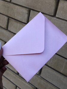 Дизайнерський конверт С6 перламутровий, рожевий пелюсток