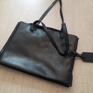 Стильна жіноча чоловіча сумка шкіряна сумочка чорна