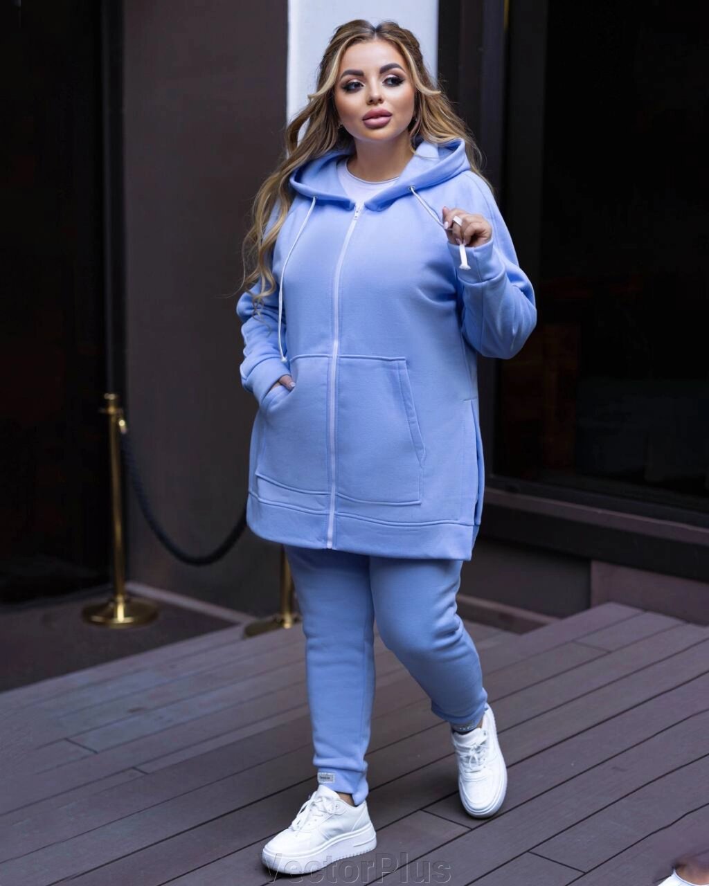 Жіночий спортивний костюм на флісі світло-синього кольоруЖіночий спортивний костюм на флісі світло-синього кольору від компанії VectorPlus - фото 1