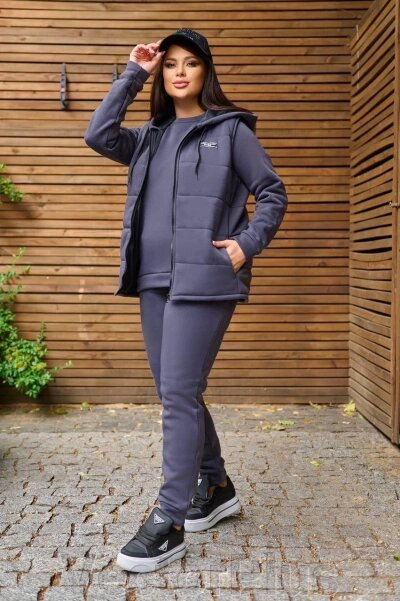 Жіночий спортивний костюм трійка на флісі сірого кольоруЖіночий спортивний костюм трійка на флісі сірого кольору від компанії VectorPlus - фото 1