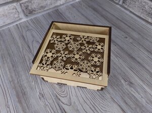 Дерев'яна новорічна коробка для подарунка 12*14*7,5см