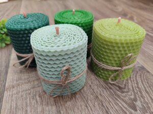 Натуральні квадратні свічки із вощини в зелених кольорах