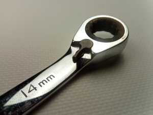 Ключ ріжково-накидний Inter Tool з тріскачкою 14 мм (XT-1314)