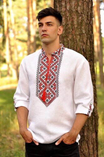 Чоловіча сорочка вишиванка традиційною червоно-чорною вишивкою