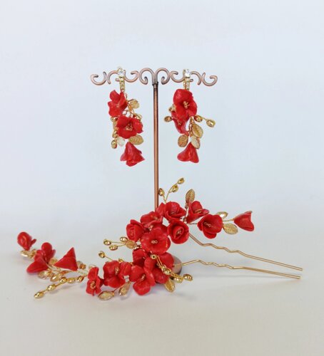 Набір прикрас на корпоратив, шпилька і сережки з квітами з полімерної глини червоного кольору Ksenija Vitaliм