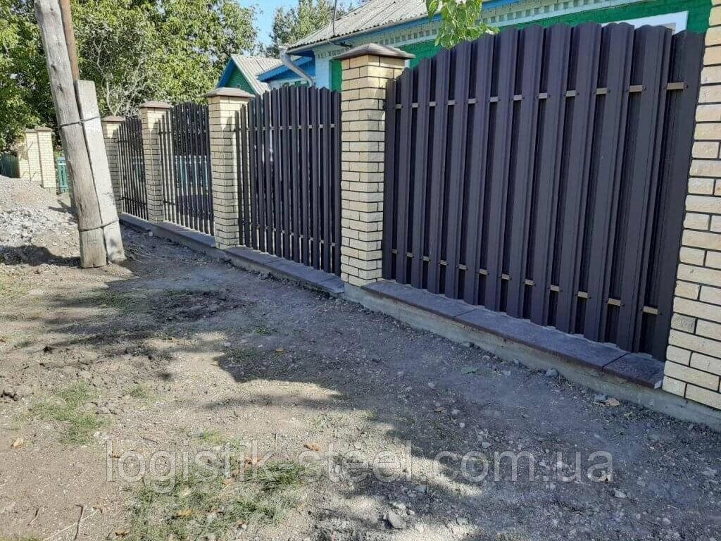 Євроштакетник металевий двосторонній Україна, 110 мм 0,45 мм, Антрацит, RAL 7016 матовий від компанії Логістик Сталь - фото 1