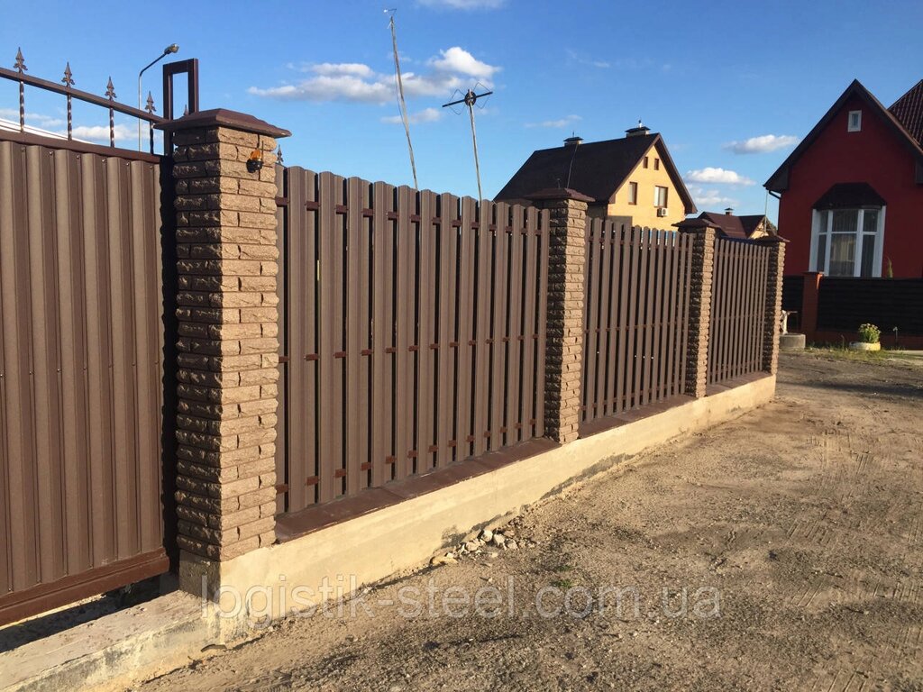 Євроштакетник металевий двосторонній Україна, висота 1,8 м Товщина 0,45 мм, коричневий шоколад RAL 8017 глянсовий від компанії Логістик Сталь - фото 1
