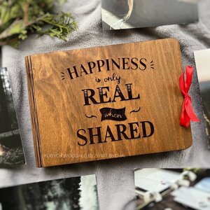 Дерев'яний фотоальбом подарунок для подруги, чи друга | Альбом з гравіруванням "Happiness is only real when shared"