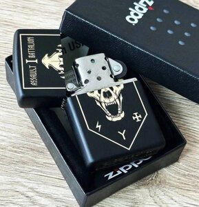 Запальничка бензинова з індивідуальним гравіюванням Zippo Black Matte Код/Артикул LG18P4