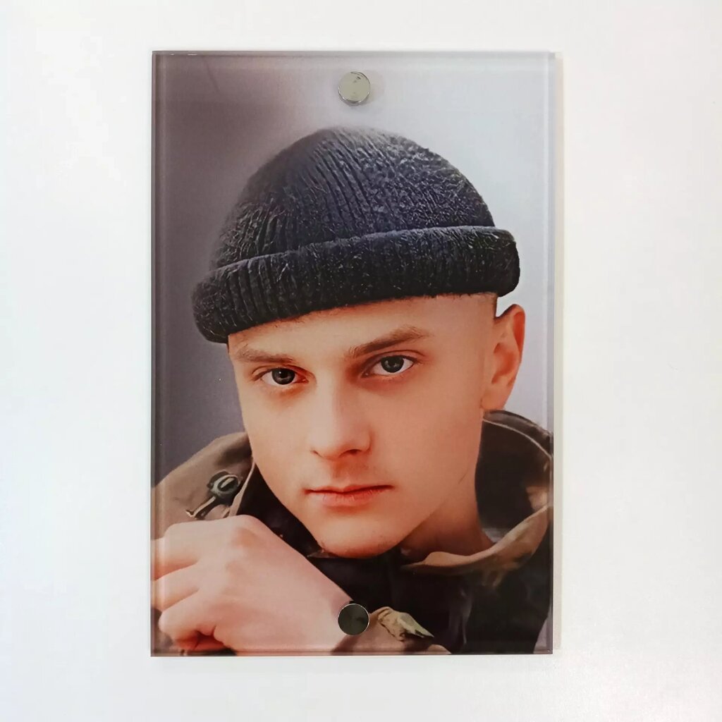 Фото на хрест на кладовище / Портрет у склі з кріпленнями, Формат А4 (20х30 см), Товщина 6 мм від компанії Аквамарин - фото 1