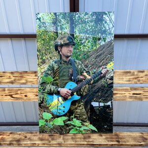 Фото Триплекс на пам'ятник загиблому воїну, Портрет 50х70 см, товщина 12 мм (6+6) з отворами