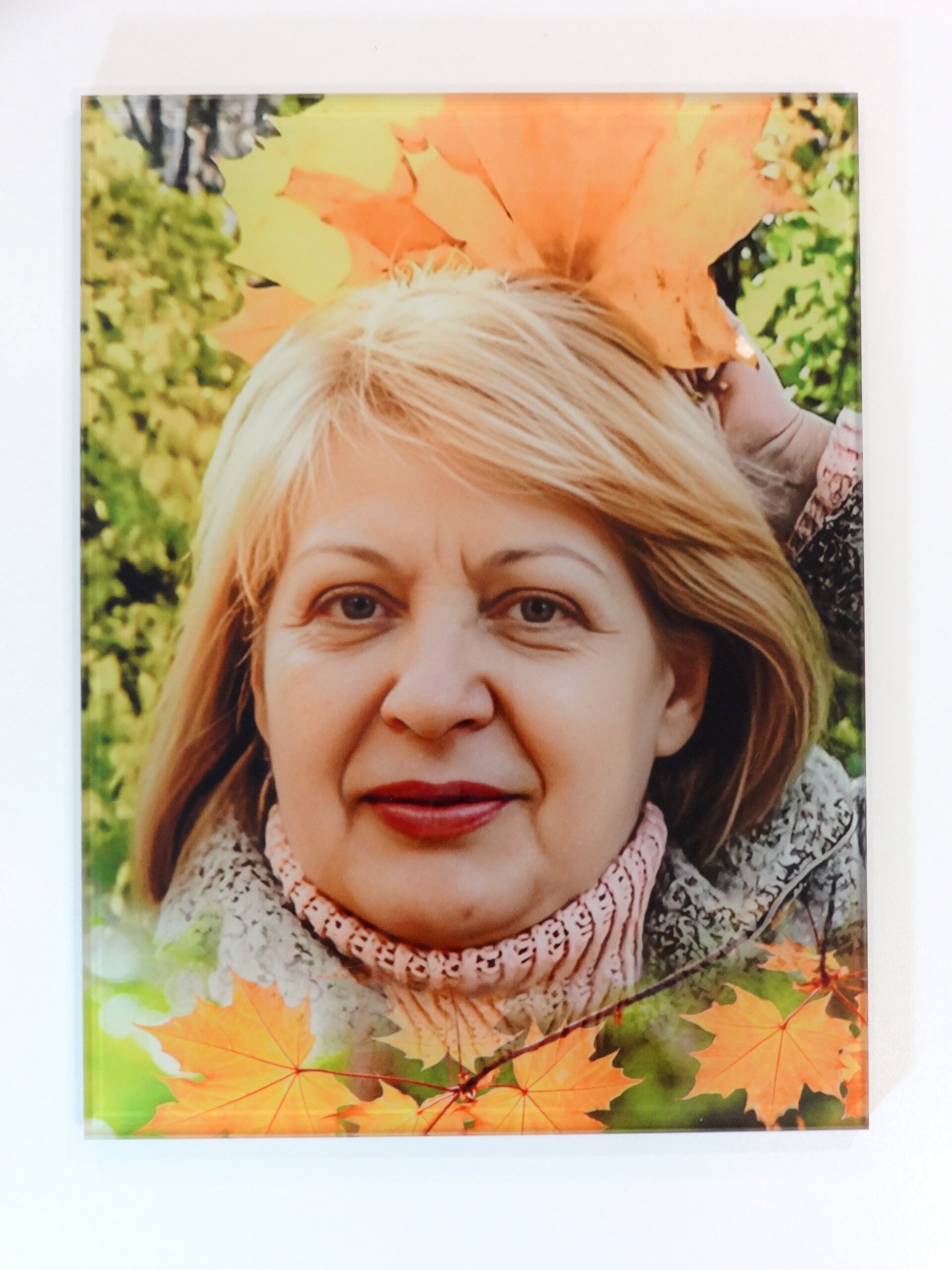 Tripleks-foto-na-sovremennyy-pamyatnik-dlya-zhenshchiny-Steklo Tripleks-foto-na-sovremennyy-pamyatnik-dlya-zhenshchiny-Steklo