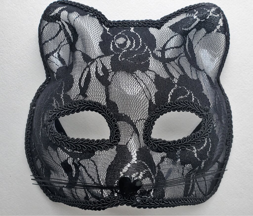 Тканинна маска "Кошечка" з чорної напівпрозорої тканини з візерунком від компанії bongkiev - фото 1