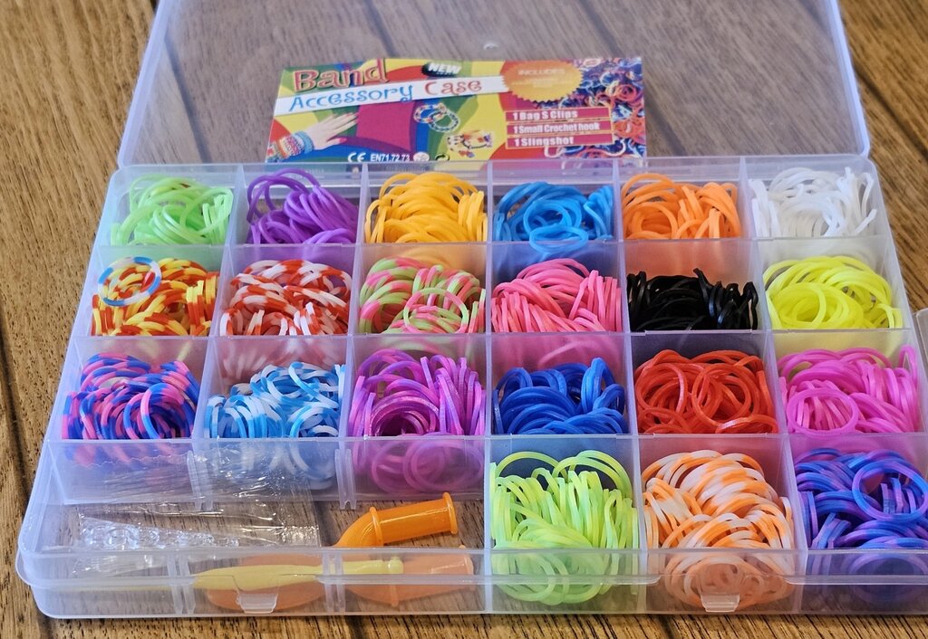 Гумки для в'язання браслетів 1050 штук Band Accessory Case від компанії Кілометр - фото 1