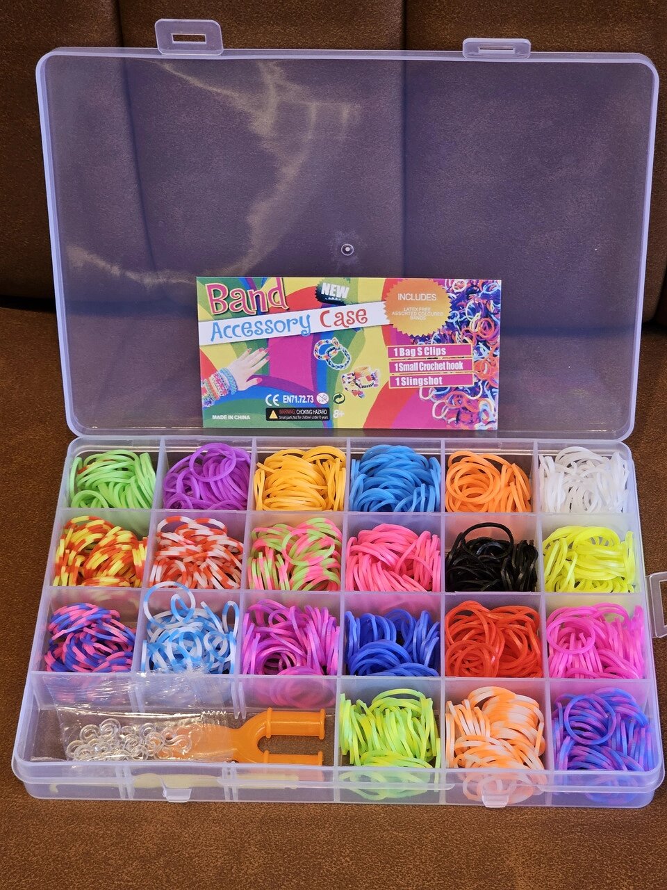 Набір гумки для в'язання браслетів та різних аксесуарів 1050 штук Band Accessory Case від компанії Кілометр - фото 1