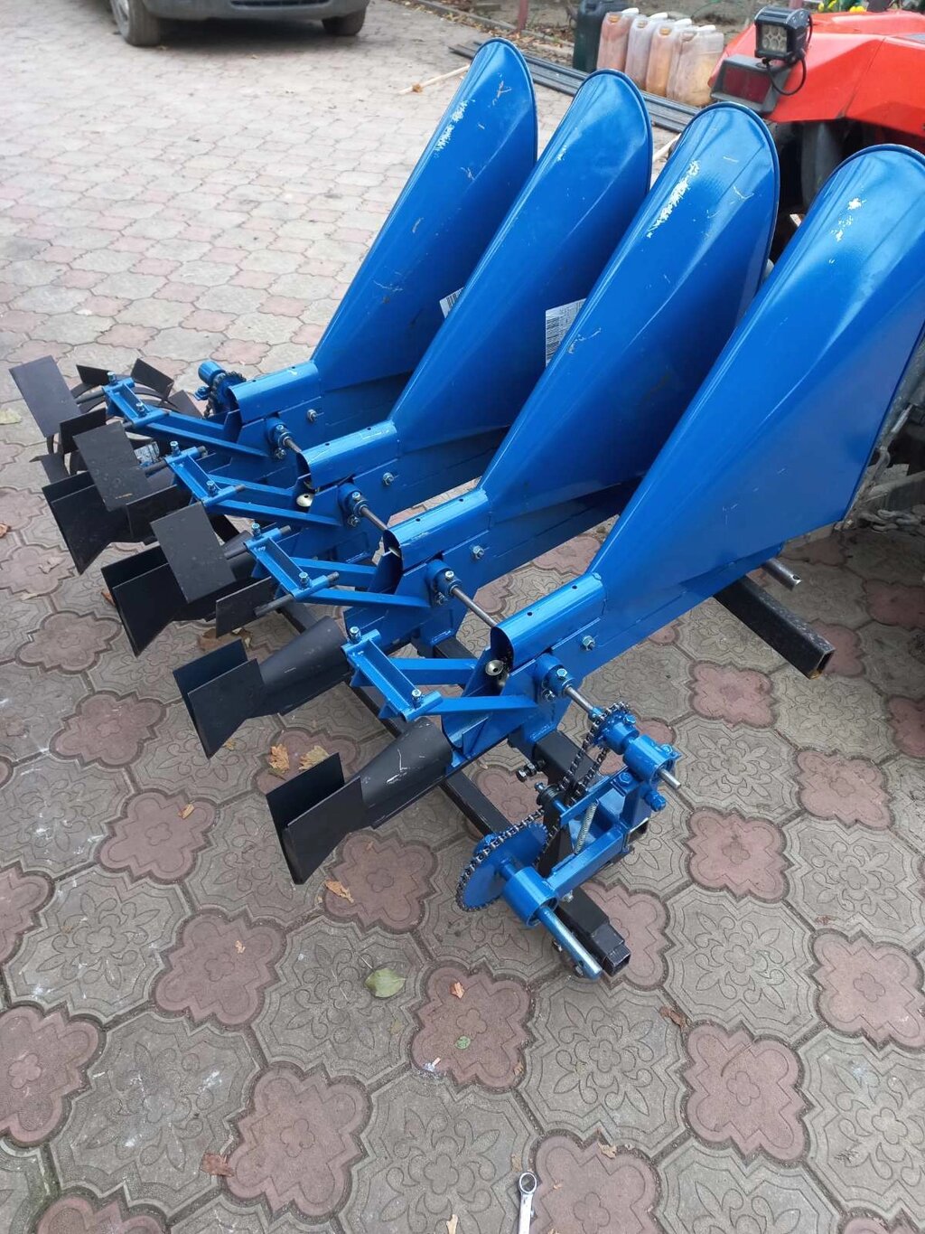 Часникосаджалка на мiнiтрактор 4-рядна ложка Ø24, Ø34 від компанії Agrofast - фото 1