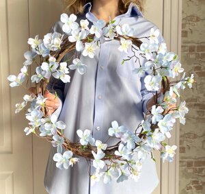 Вінок весняний декоративний "Яблуневий цвіт" блакитний 45 см