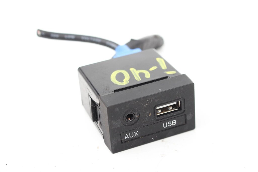 Блок AUX-USB Hyundai I40 2012-2019 (81403) від компанії Автозапчастини б/в для японських автомобілів - вибирайте Razborka6062 - фото 1