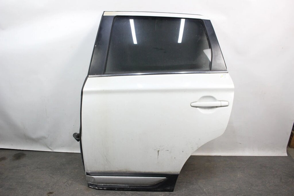 Двері задні ліві під молдинг 15- Mitsubishi Outlander (GF) 2012- 5730B557 (16771) від компанії Автозапчастини б/в для японських автомобілів - вибирайте Razborka6062 - фото 1