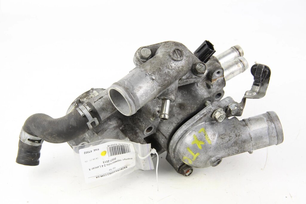 Корпус термостата 2.4 Mitsubishi Lancer X (CY) 2007-2013 1305A091 (47002) від компанії Автозапчастини б/в для японських автомобілів - вибирайте Razborka6062 - фото 1