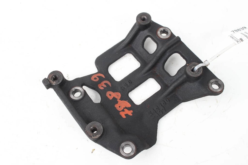 Кронштейн кріплення компресора А / С 2.0 TDI Toyota Avensis T25 (T250) 2003-2009 8843105010 (78839) від компанії Автозапчастини б/в для японських автомобілів - вибирайте Razborka6062 - фото 1