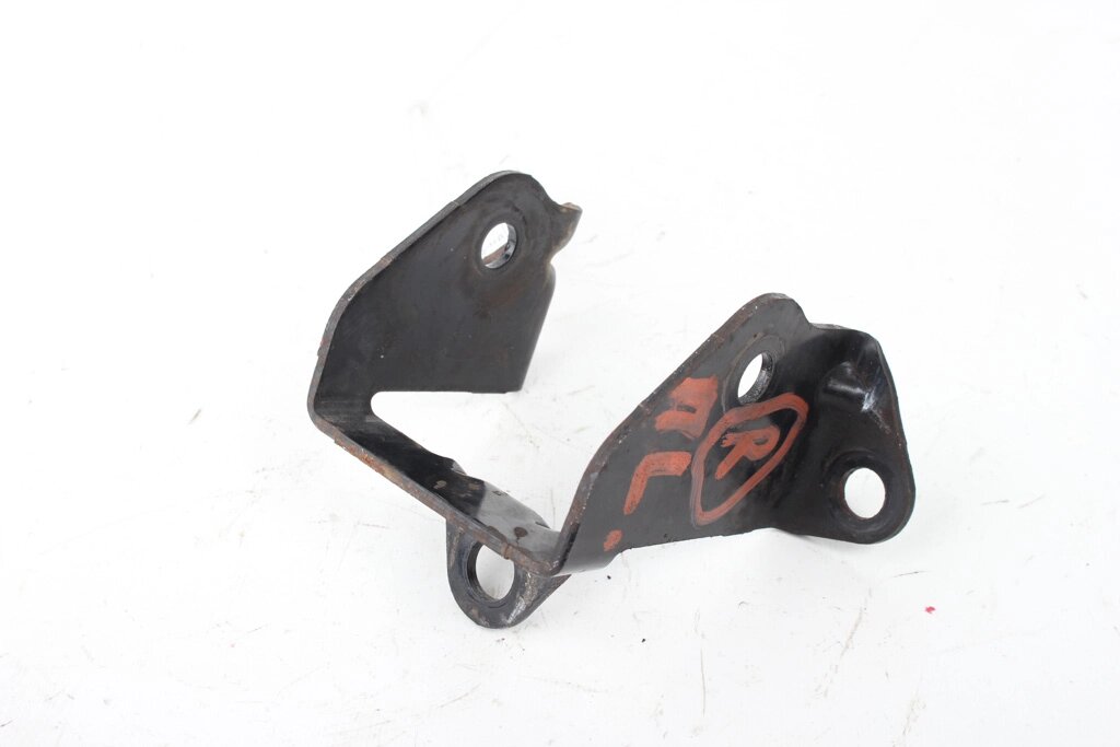 Кронштейн подушки двигуна лівий Mitsubishi Outlander (CW) XL 2006-2014 MN101574 (54522) від компанії Автозапчастини б/в для японських автомобілів - вибирайте Razborka6062 - фото 1