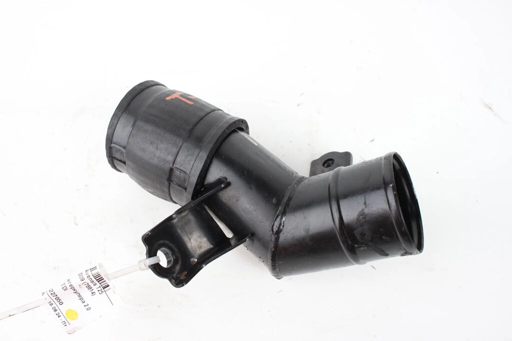 Патрубок интеркулера 2.0 TDI Toyota Avensis T25 (T250) 2003-2009 1736227050 (78814) від компанії Автозапчастини б/в для японських автомобілів - вибирайте Razborka6062 - фото 1