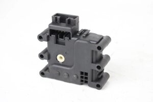 Кроковий двигун моторчика пічки 5822P Mazda 6 (GG-GY) 2003-2007 GJ6A61B60 (100456) в Києві від компанії Автозапчасти б/у для японских автомобилей – выбирайте Razborka6062