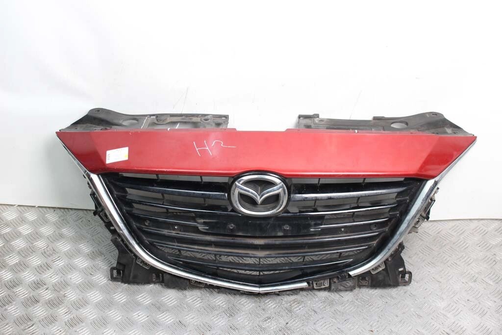 Решітка радіатора у зборі з дефектом Mazda 3 (BM) 2012-2018 BHN150712 (81276) від компанії Автозапчастини б/в для японських автомобілів - вибирайте Razborka6062 - фото 1