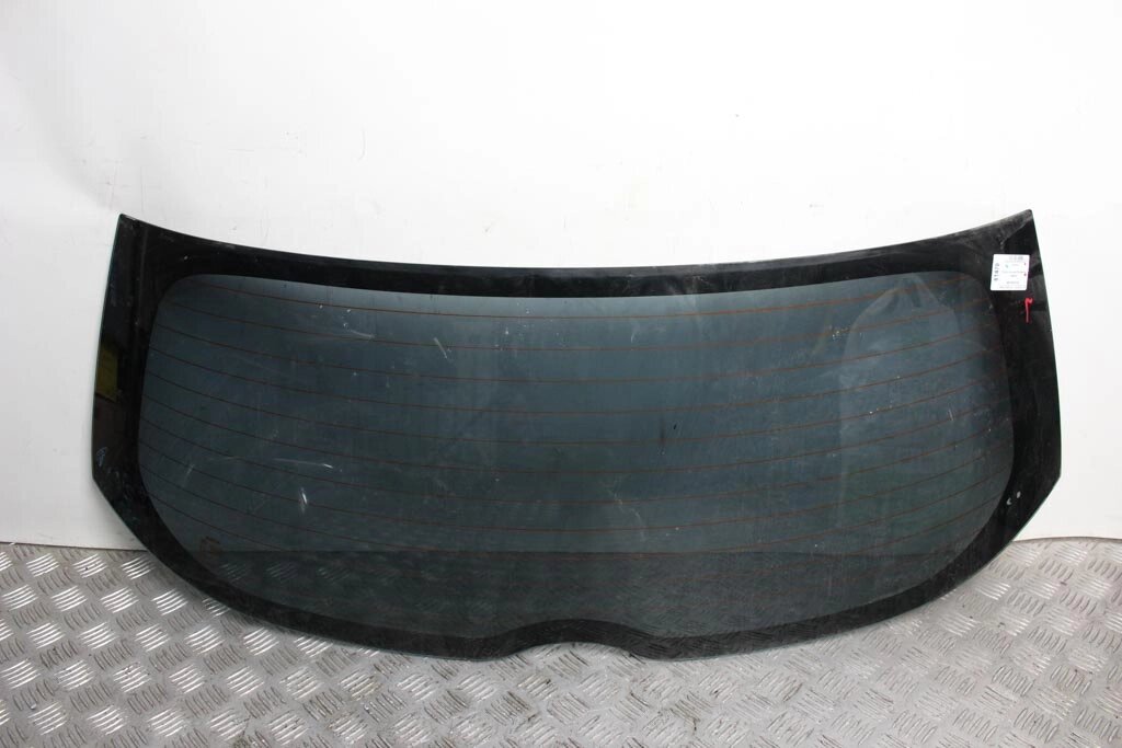 Скло кришки багажника дефект Toyota Auris 2006-2012 6810502130 (81470) від компанії Автозапчастини б/в для японських автомобілів - вибирайте Razborka6062 - фото 1