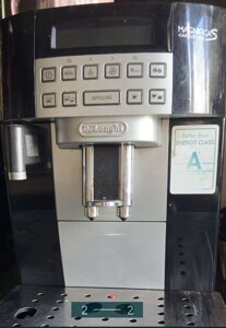 Кофемашина: Delonghi Magnifica s Cappuccino. В хорошому стані.