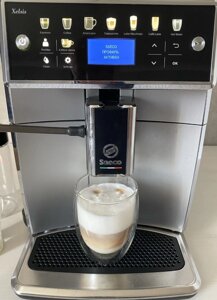 Кофемашина преміум класу Saeco Xelsis SM7580.