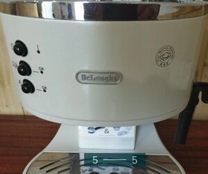 Кофеварка : Delonghi ECO 311W. Колекція ICONA.