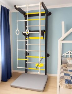 Кольорова шведська стінка Сатурн з турничком