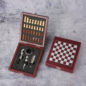 Подарунковий набір з аксесуарами та шахами у дерев’яній коробці