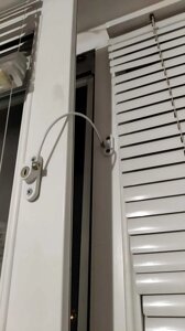 Захист дітей блокіратор на вікно заглушки в розетки захист на шафи