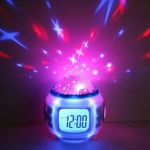 Годинник будильник з проектором зірок, нічник від компанії Інтернет магазин starmarket-razprodazh - фото 1