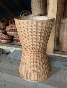 Плетені багетниці-Ваза у формі пісочного годинника висота 80см, діаметр 50см, глибина 40см