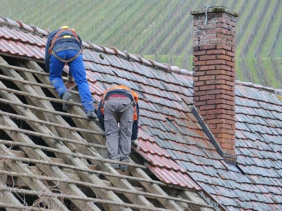 Демонтаж дахів і покрівлі від компанії Інженерно будівельна компанія INDPROJECTBUD - фото 1
