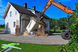 Демонтаж знесення будинку