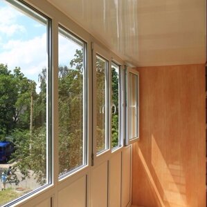Скління балкона від підлоги до стелі
